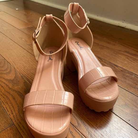 Chunky dusty pink sandals - Picture 3 of 3